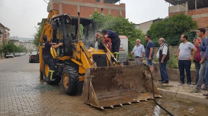 Park halindeyken yanmaya başlayan kep&ccedil;e hurdaya d&ouml;nd&uuml;