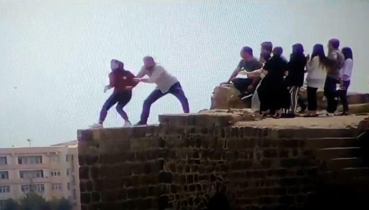 Surlardan intihara kalkışan genç kızı polis son anda kurtardı G3