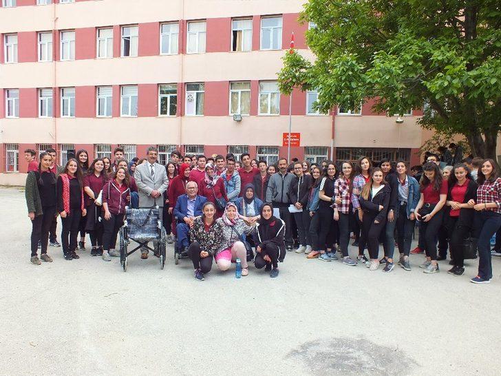 Mavi kapaklar tekerlekli sandalyeye dönüştü G1