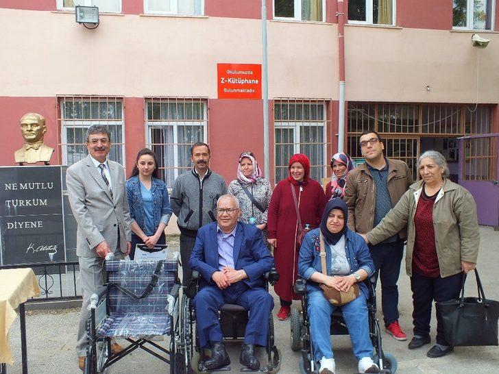 Mavi kapaklar tekerlekli sandalyeye dönüştü G2