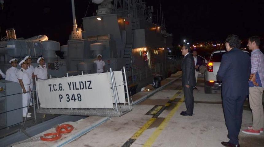 Kuşadası’nda askeri gemiler ziyarete açıldı