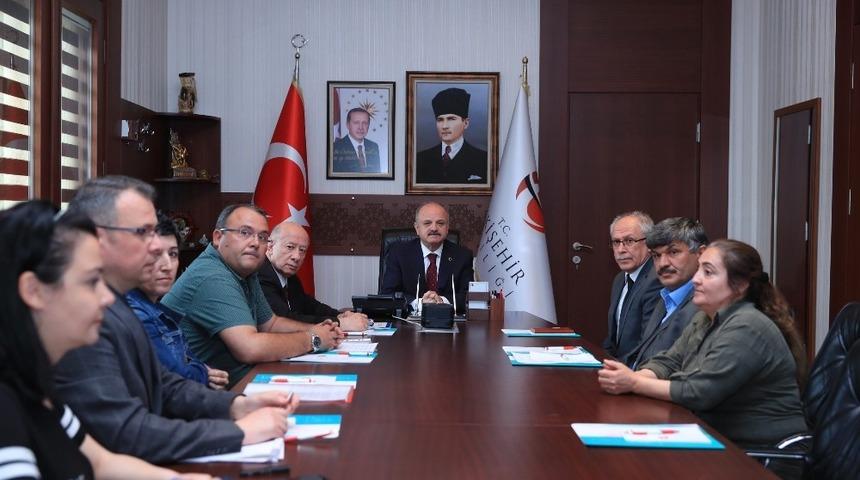 Vali Çakacak, vatandaşların taleplerini dinledi