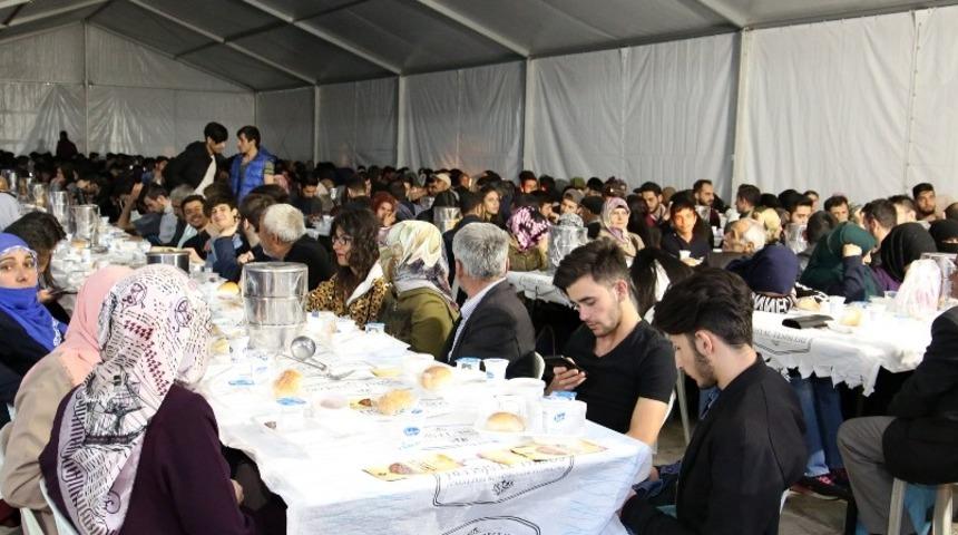 B&uuml;y&uuml;kşehir&rsquo;den 85 bin kişiye iftar yemeği