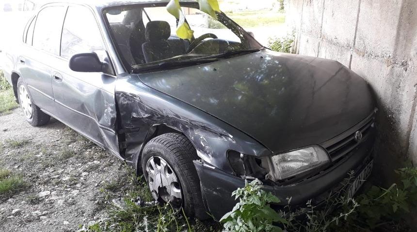 Boz&uuml;y&uuml;k&rsquo;te iki otomobil &ccedil;arpıştı; 1 yaralı