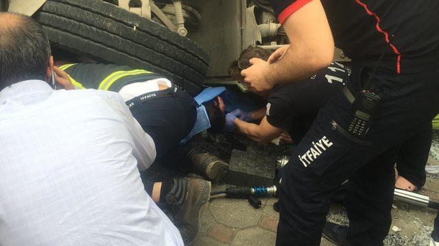İzmit'te halk otobüsü devrildi: 6 yaralı (1)