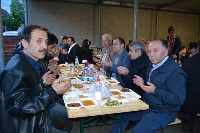 Gurbetteki Yeniceliler iftarda bir araya geldi