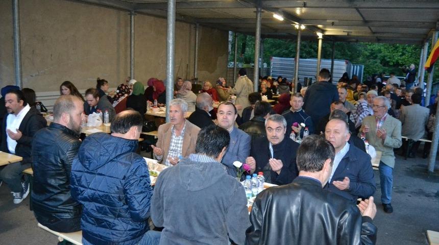 Gurbetteki Yeniceliler iftarda bir araya geldi