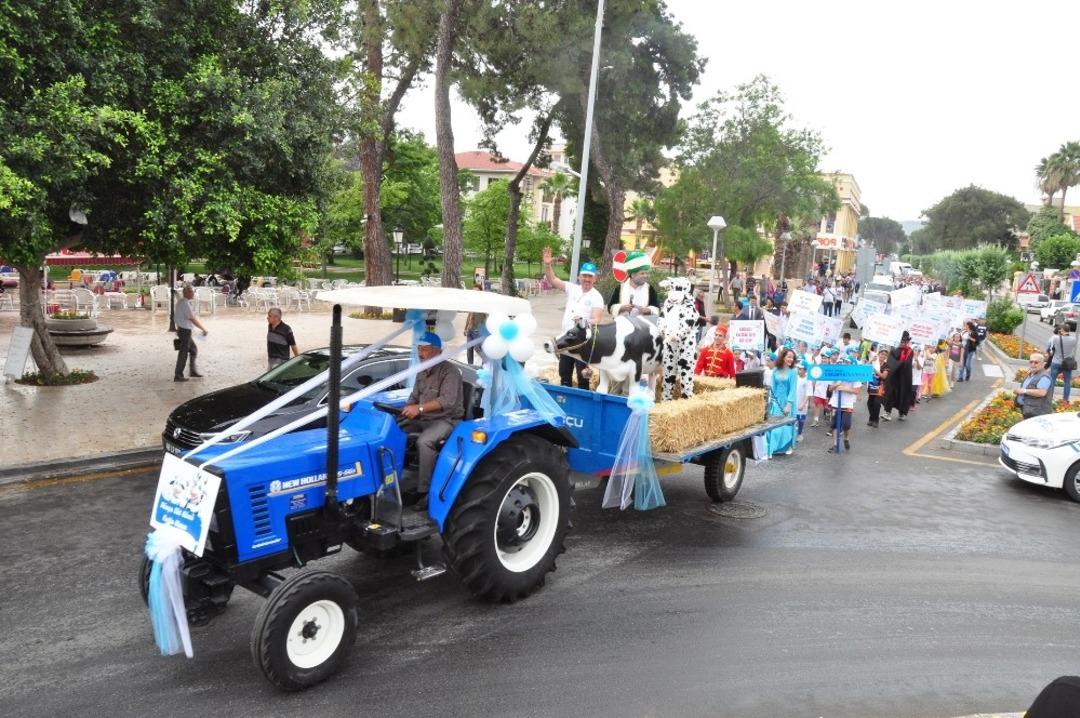Milas S&uuml;t Birliğ&rsquo;nden şenlik havasında kutlama