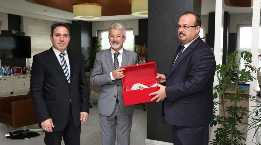 Vali Canbolat’tan Başkan Erdem’e ziyaret