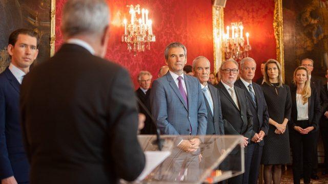 Avusturya’da geçici hükümet göreve başladı