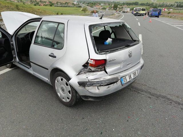 Yolcu minibüsü ile otomobil çarpıştı: 5 yaralı