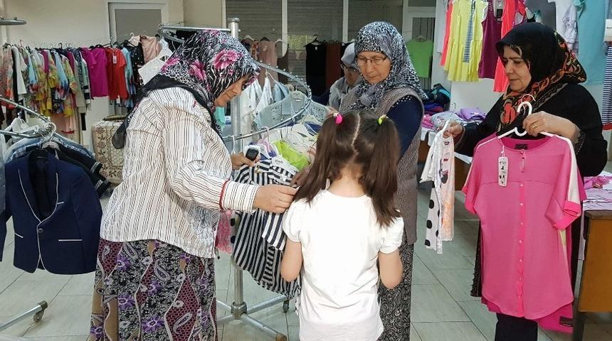 Buharkent Hayır Pazarı İhtiya&ccedil; Sahiplerini Sevindiriyor