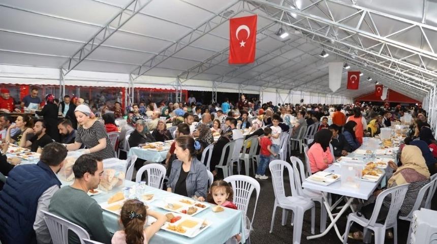 &Uuml;nl&uuml; Yazar ve oyuncu Şehirlioğlu, Nevşehir&rsquo;de