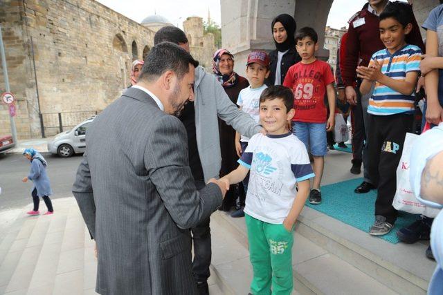 Nevşehir Belediye Başkanı Arı’nın çocuk sevgisi