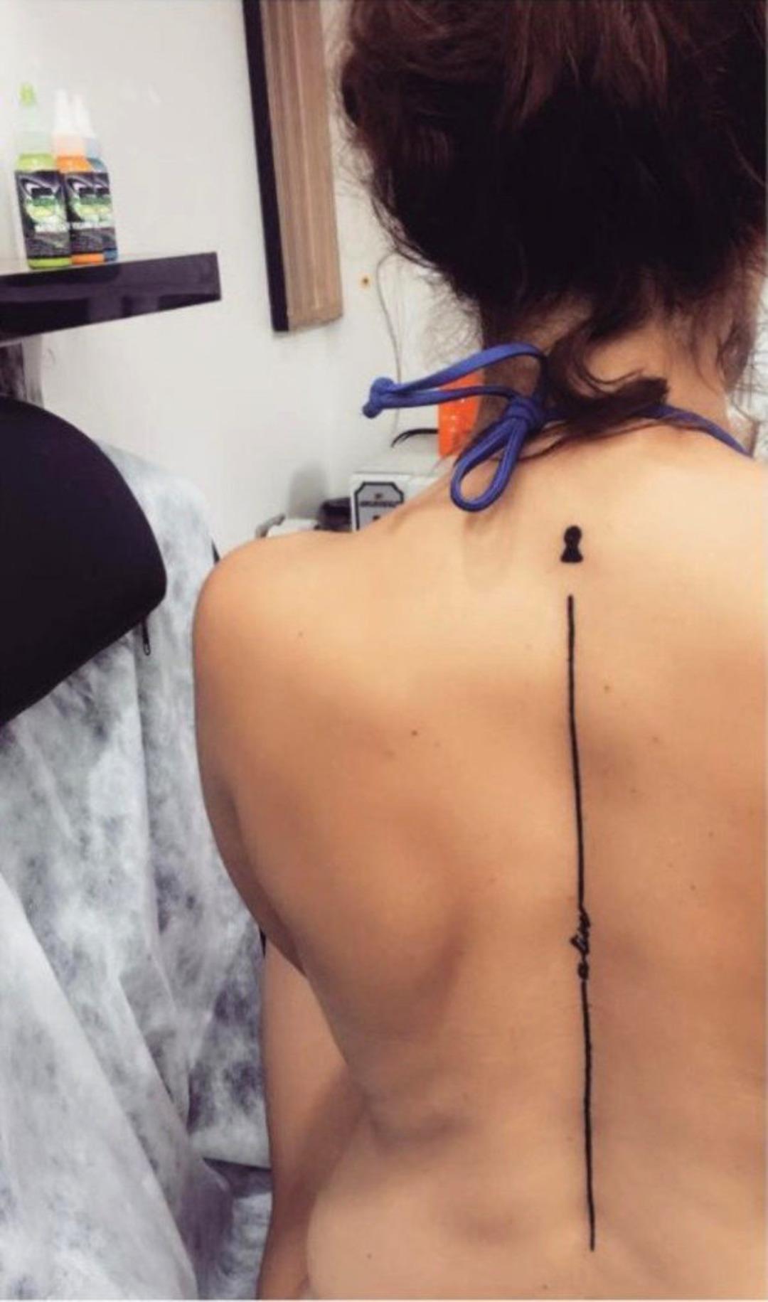 T&uuml;rk oyuncunun cesur d&ouml;vmesi