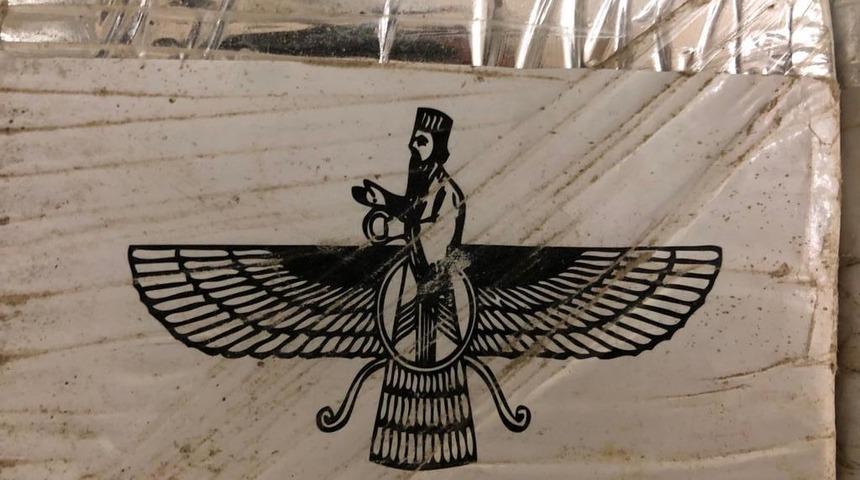 Ele geçirilen eroin paketlerinde dikkat çeken simge