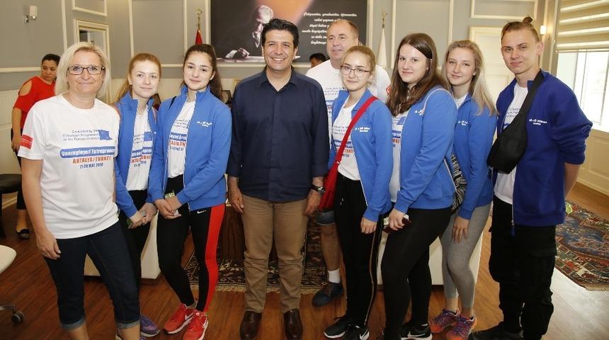 AB&rsquo;li &Ouml;ğrenciler Gen&ccedil;lik Projesi i&ccedil;in D&ouml;şemealtı&rsquo;nda