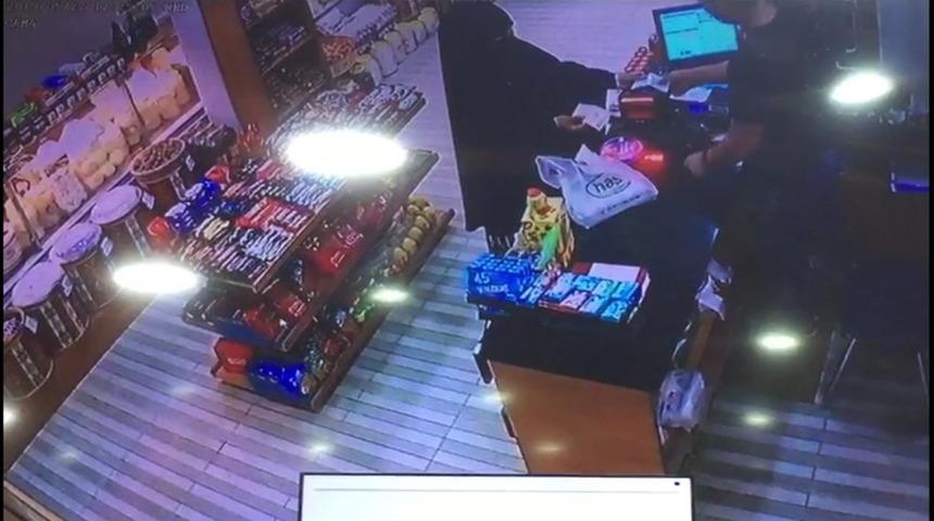 Bursa&rsquo;da &rsquo;Tırnak&ccedil;ılık&rsquo; g&uuml;venlik kamerasında