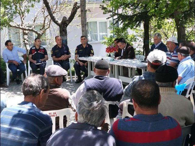 Kızılcık köyünde halk toplantısı