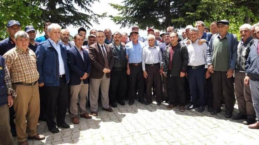 Kızılcık k&ouml;y&uuml;nde halk toplantısı