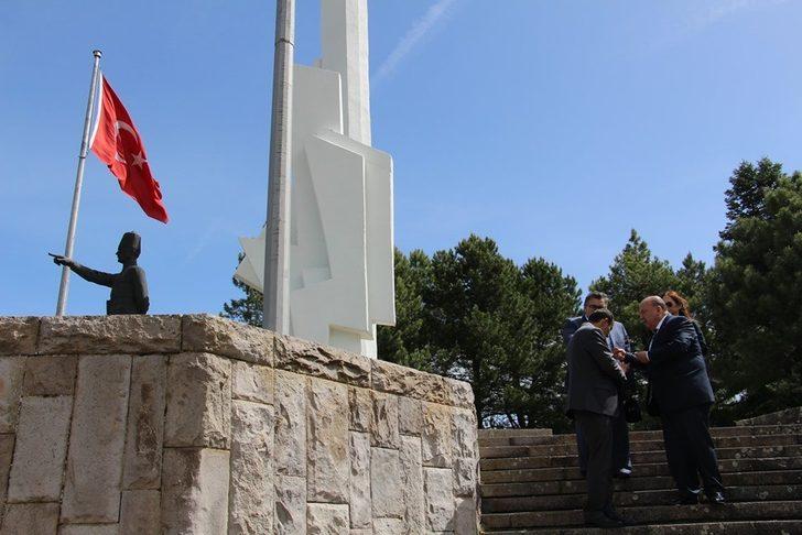 Dumlupınar’da Şehitlik tanıtım ve çevre düzenleme çalışmaları G5