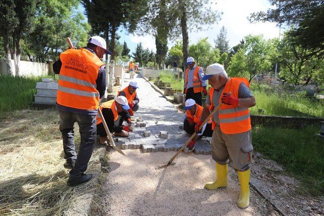 Büyükşehir mezarlıklarda bayram hazırlığı