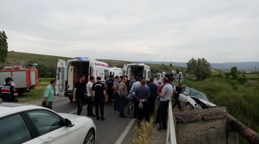 Kontrolden &ccedil;ıkan otomobil şarampole u&ccedil;tu: 3 yaralı