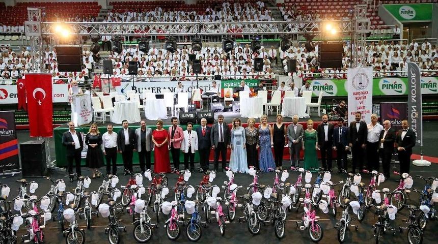 Dev koro bisikletsiz &ccedil;ocukları sevindirdi