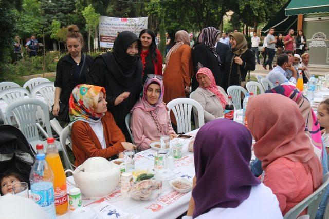 Göçmenler iftarda buluştu