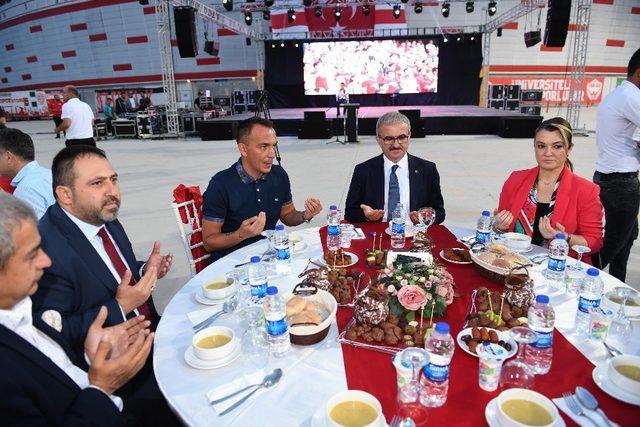 Vali Karaloğlu Antalyaspor taraftarıyla iftarda buluştu