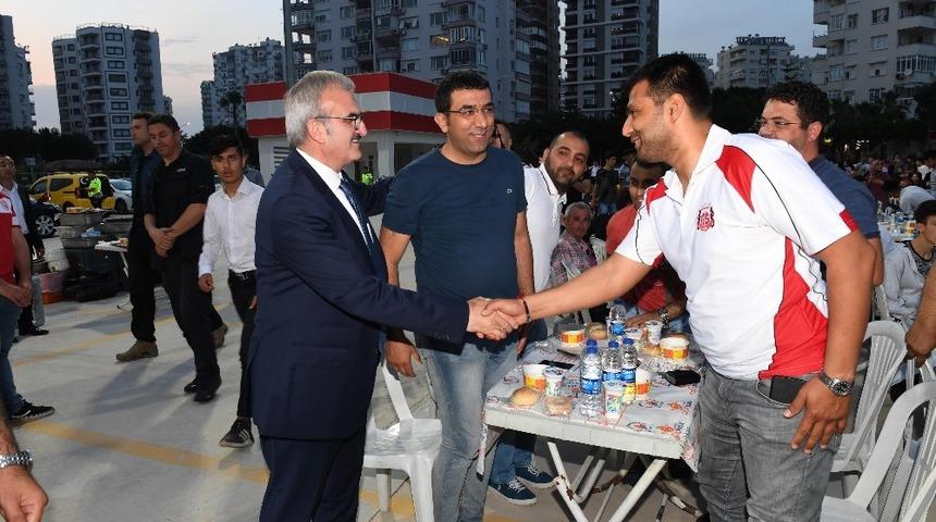 Vali Karaloğlu Antalyaspor taraftarıyla iftarda buluştu