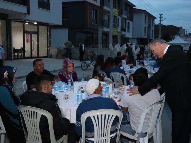 Mahalle iftarları kaynaşmayı sağlıyor