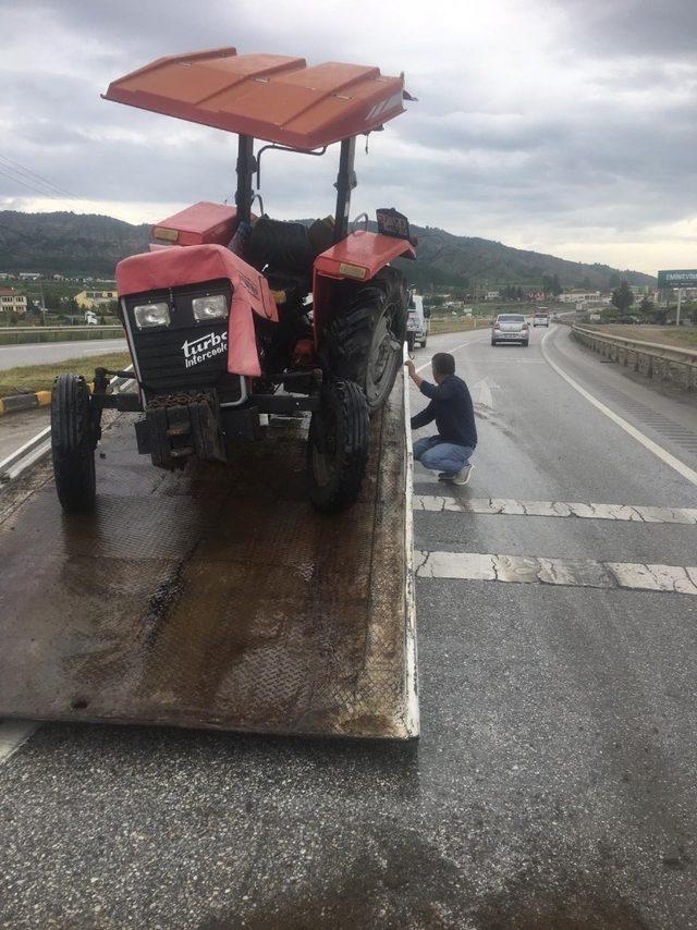 Traktör ile kamyon çarpıştı: 2 Yaralı