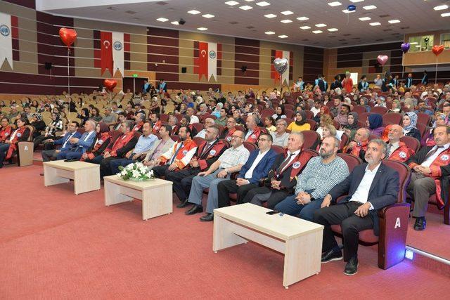 KMÜ Teknik Bilimler Meslek Yüksekokulunda mezuniyet coşkusu