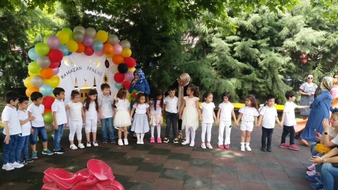 Kendileri k&uuml;&ccedil;&uuml;k y&uuml;rekleri b&uuml;y&uuml;k