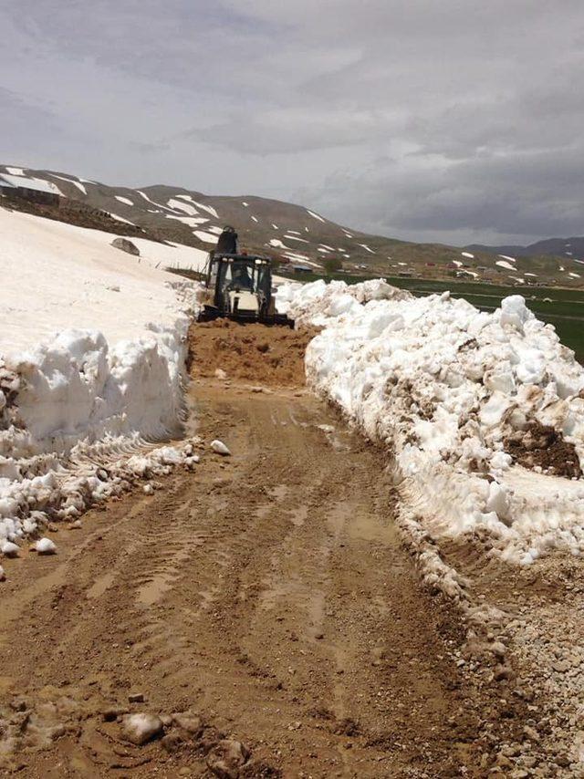 Alanya’da kar ve heyelandan kapanan yayla yolla açılıyor