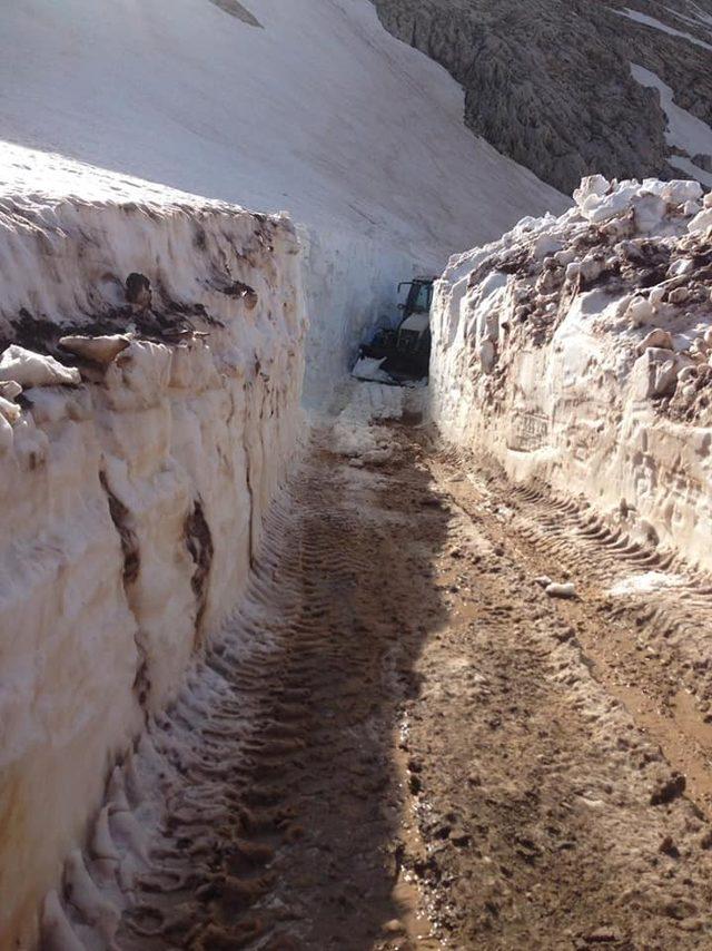 Alanya’da kar ve heyelandan kapanan yayla yolla açılıyor