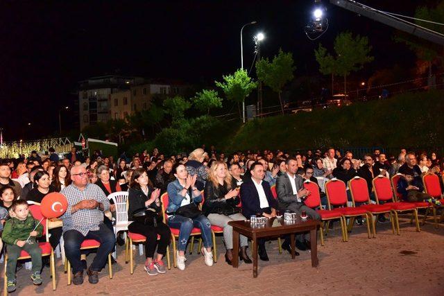 Sanatçı Ender Balkır şenliklerde sahne aldı