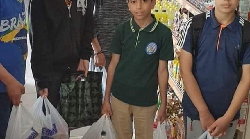 Harçlıklarını toplayan öğrenciler Ramazan paketi hazırladı