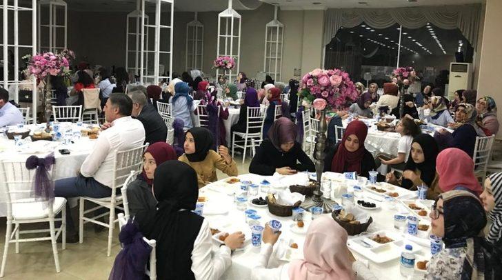 Manisa MÜSİAD iftar sofrasını öğrencilerle paylaştı G4
