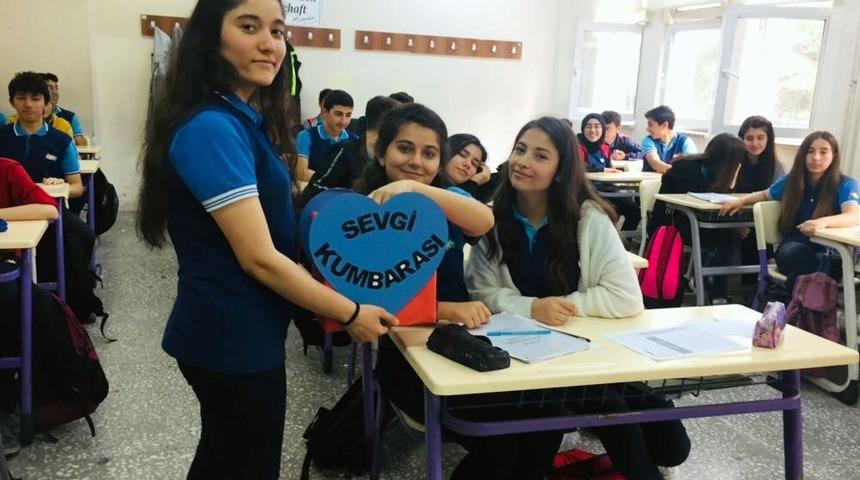 &Ouml;ğrenciler har&ccedil;lıklarıyla L&Ouml;SEV&rsquo;e destek oldu