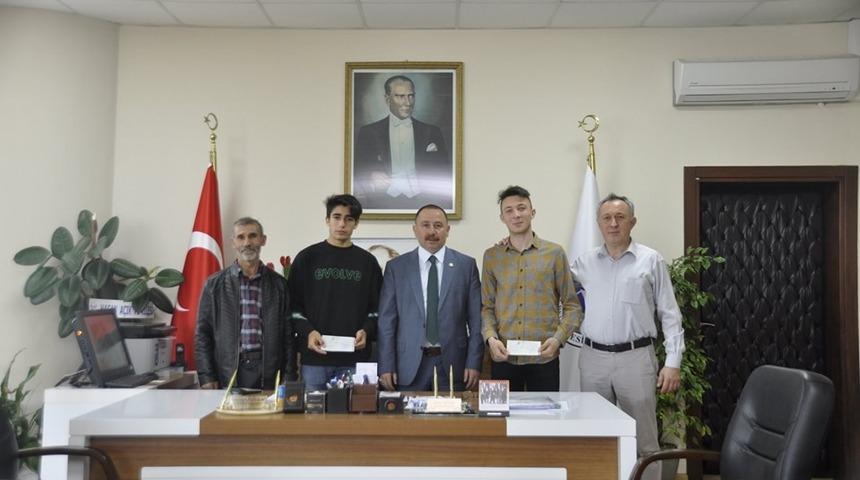 Başarılı sporculara Başkan Sever&rsquo;den destek