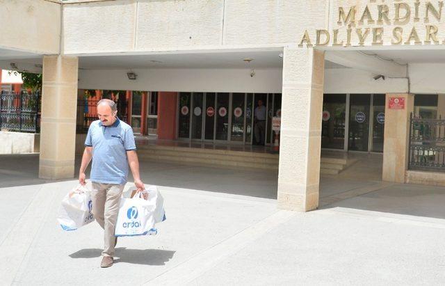 Mardin’de davalı taraflar, ihtiyaç sahibi öğrencilere ayakkabı alarak uzlaştı