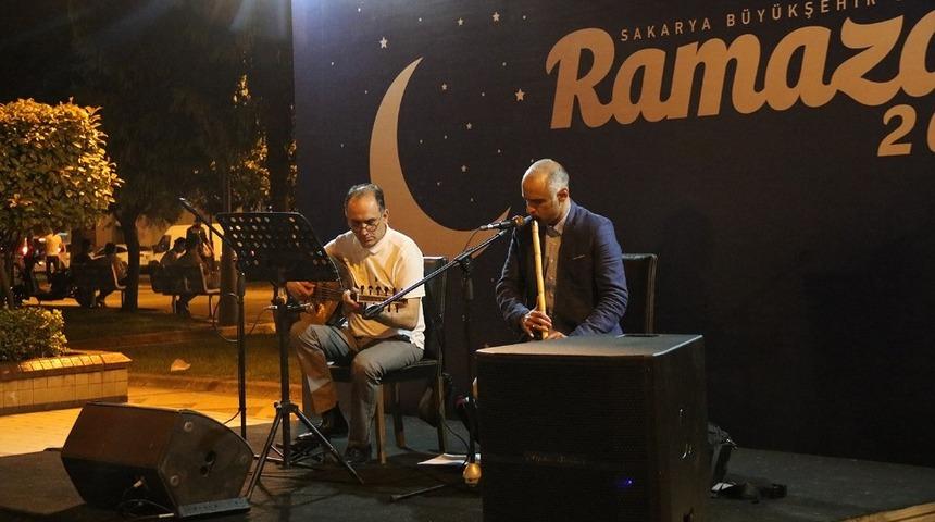 Kitap Sokağı&rsquo;nda sunulan dinleti vatandaşlardan b&uuml;y&uuml;k ilgi g&ouml;rd&uuml;