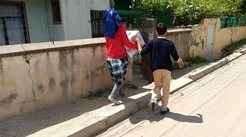 &Ouml;ğrencilerden, ihtiya&ccedil; sahiplerine yardım paketi
