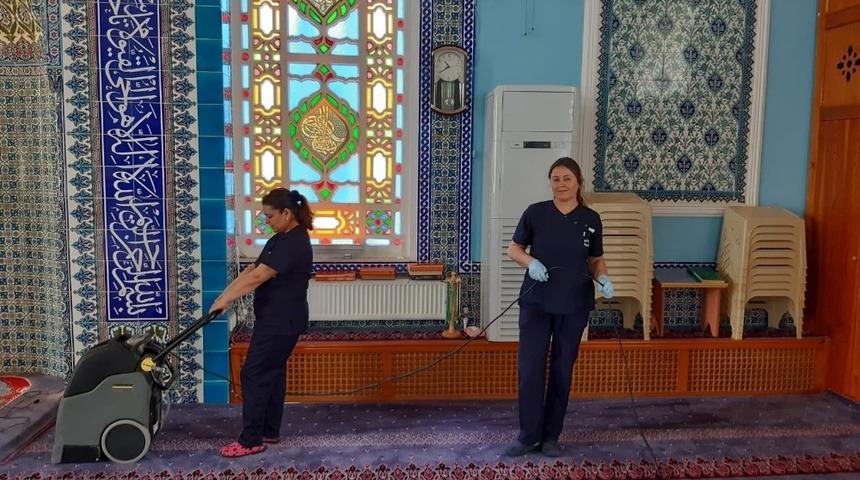 Salihli Belediyesi camileri pırıl pırıl yaptı