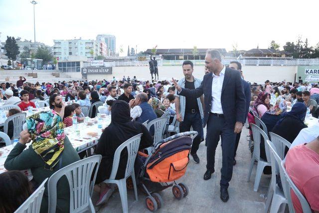 Başkan Kuş iftarını vatandaşlarla açtı