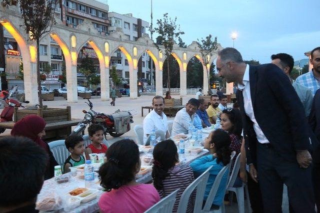 Başkan Kuş iftarını vatandaşlarla açtı