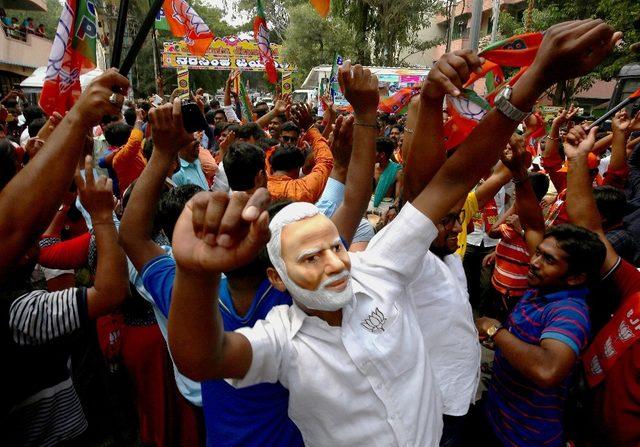 Hindistan Başbakanı Modi zaferini ilan etti