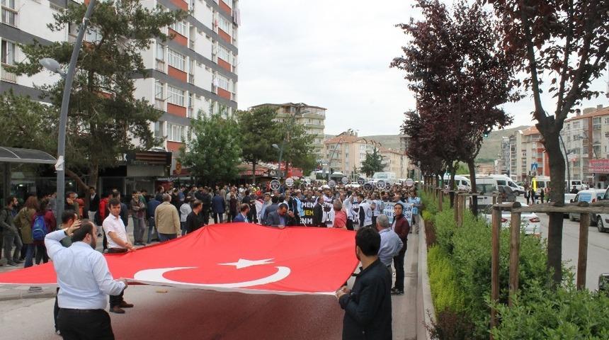 Sendikalar &ouml;ğretmene şiddete karşı y&uuml;r&uuml;d&uuml;